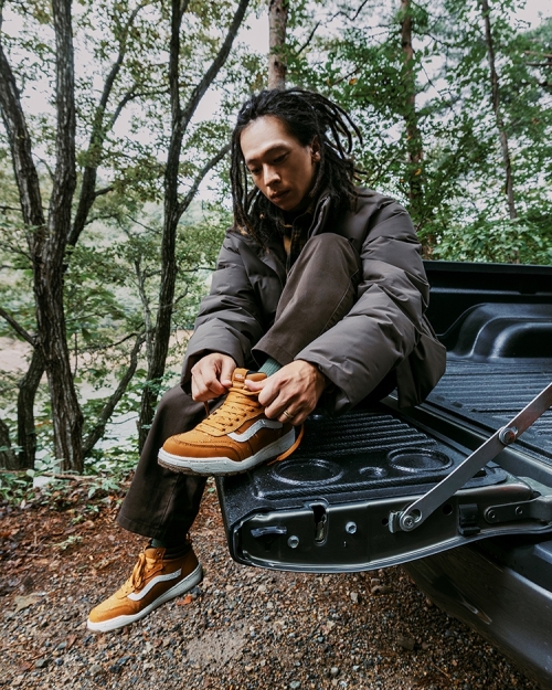 VANS  全天候型フットウェアシリーズ